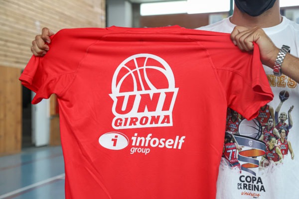 INFOSELF GROUP PRODUCE LAS CAMISETAS DEL CAMPUS DEL UNI GIRONA